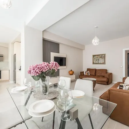 Luxury Block District Apartament Tirana