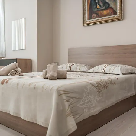 Luxury Block District Apartament Tirana