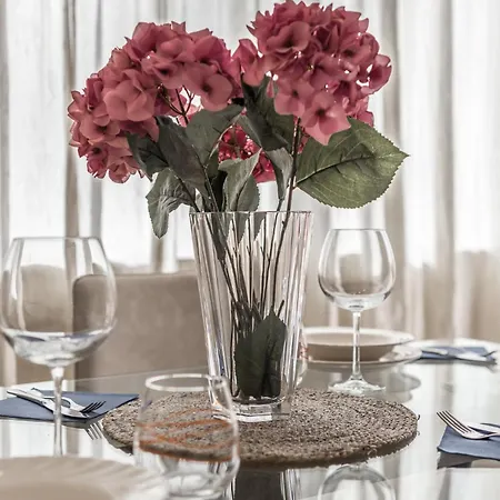 Luxury Block District Apartment *