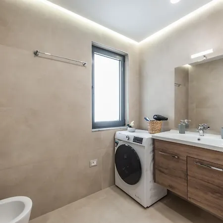 Luxury Block District * טיראנה